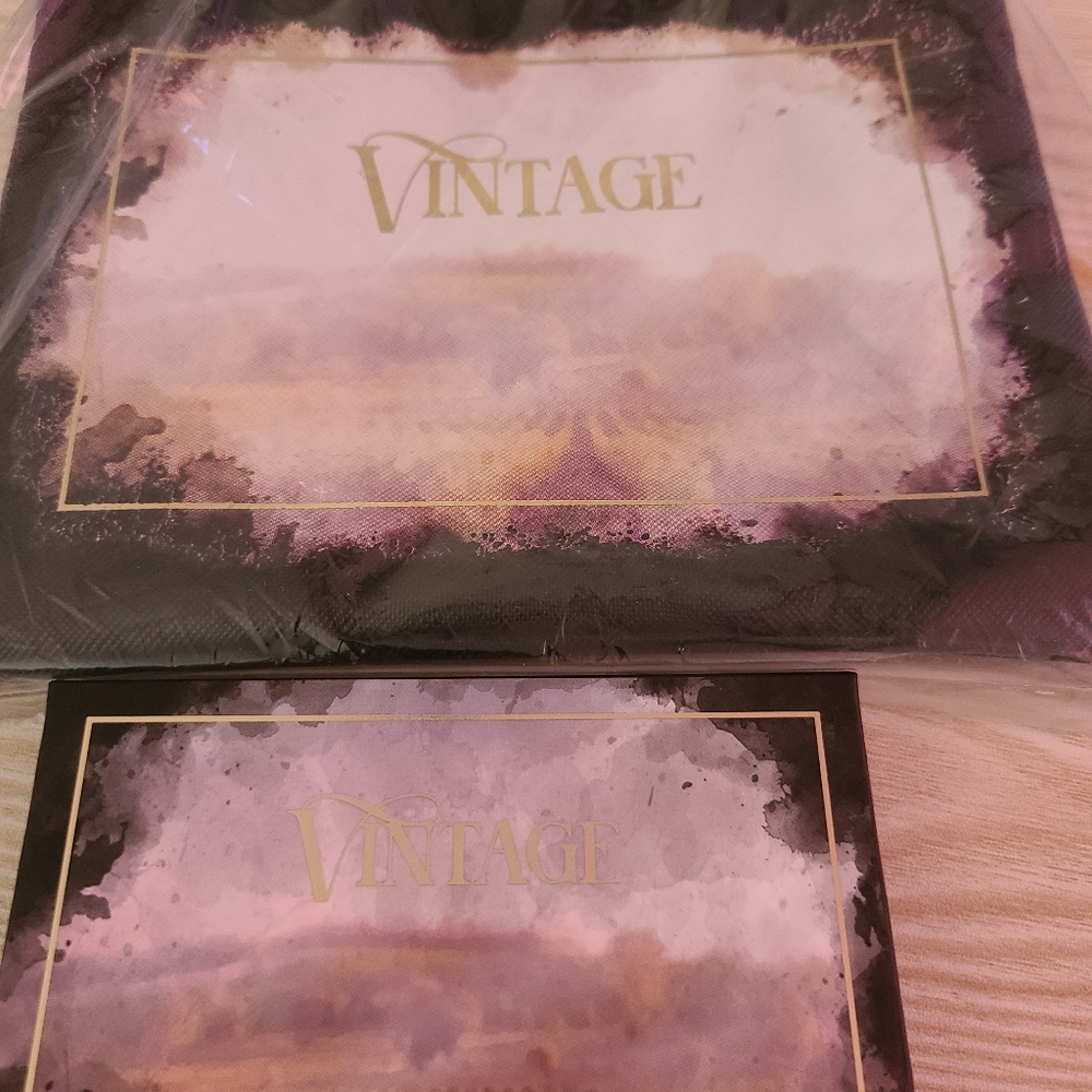 Tori Belle Vintage Compact